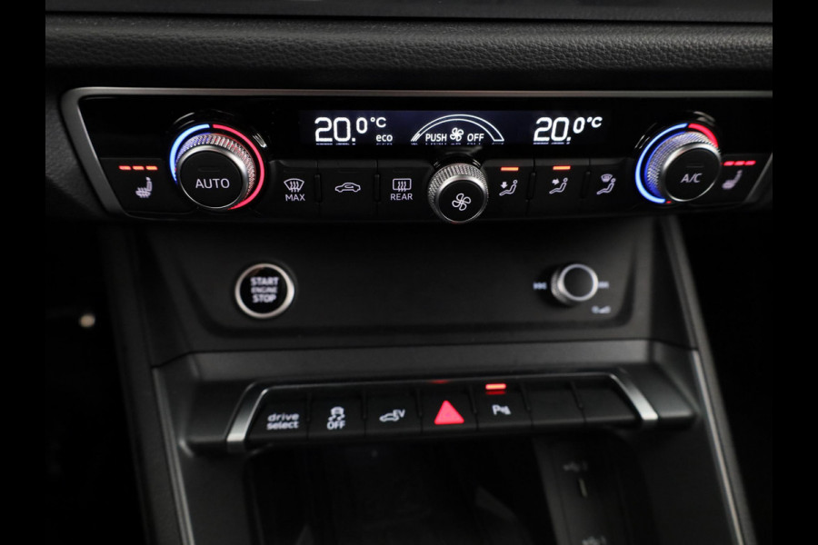 Audi Q3 45 TFSI e S edition 245pk | Navigatie | Trekhaak | Adaptieve cruise controle | 3 spaaks afgevlakt stuurwiel | 19 inch Lichtmetalen velgen