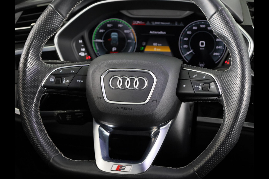 Audi Q3 45 TFSI e S edition 245pk | Navigatie | Trekhaak | Adaptieve cruise controle | 3 spaaks afgevlakt stuurwiel | 19 inch Lichtmetalen velgen