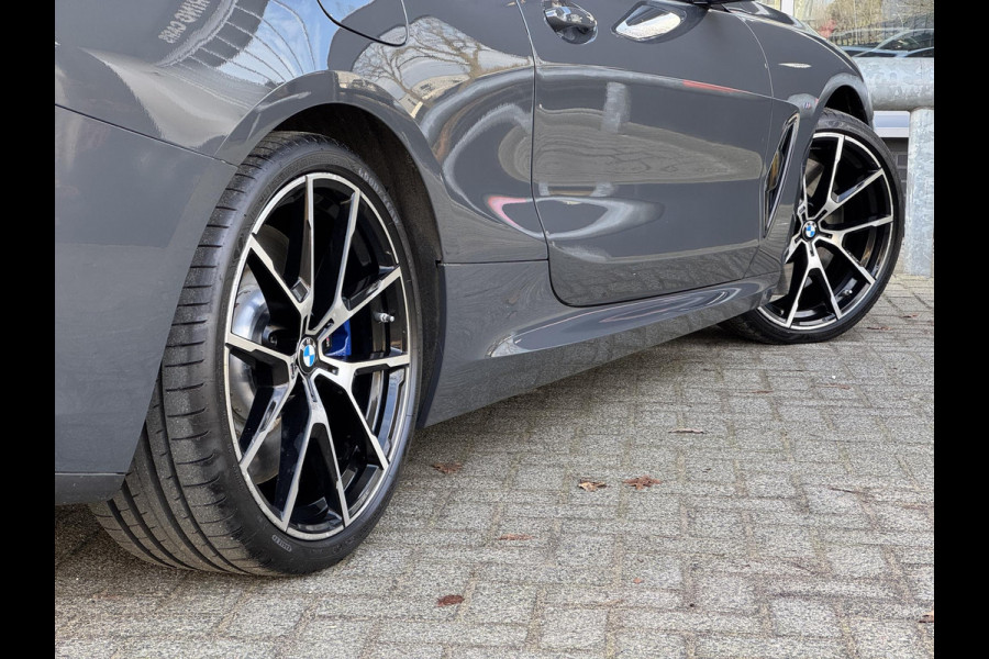 BMW 8 Serie M850i xDrive High Executive / 20 Inch / Active Cruise control / M Carbon exterieur / Soft close / Active Steering / Laserlicht