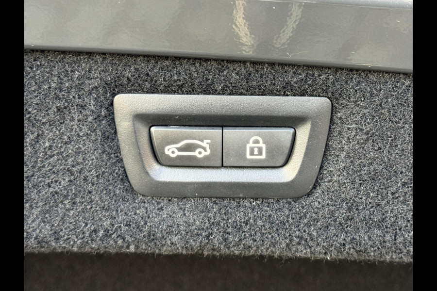 BMW 8 Serie M850i xDrive High Executive / 20 Inch / Active Cruise control / M Carbon exterieur / Soft close / Active Steering / Laserlicht