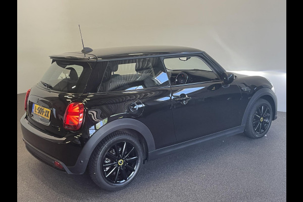 MINI Mini Electric Classic 33 kWh All Black Climate control Cruise control LED Parkeersensoren Achteruitrijcamera