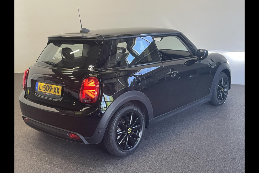 MINI Mini Electric Classic 33 kWh All Black Climate control Cruise control LED Parkeersensoren Achteruitrijcamera