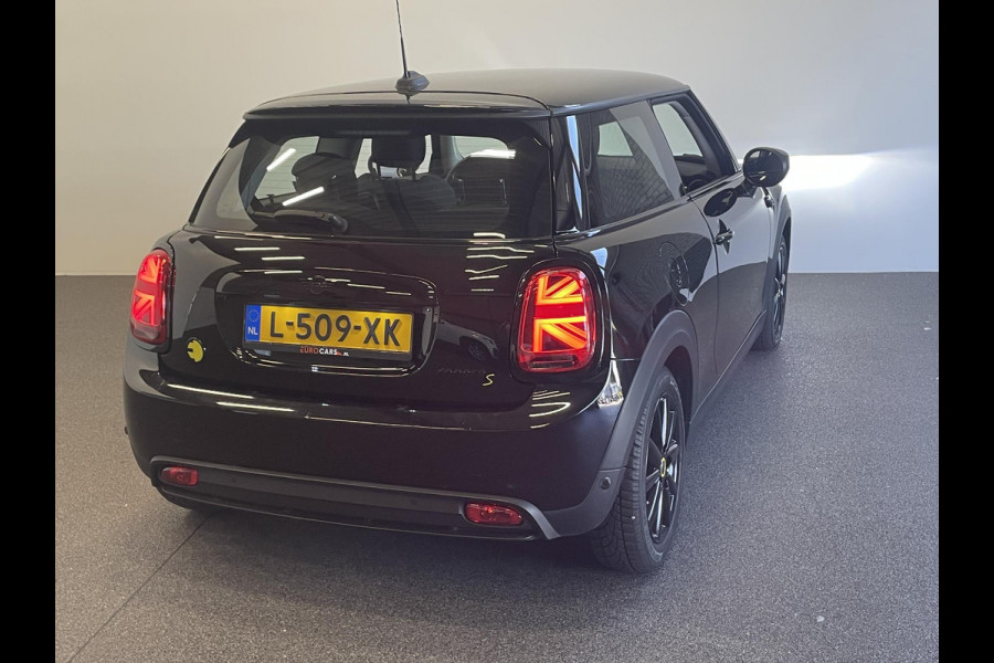 MINI Mini Electric Classic 33 kWh All Black Climate control Cruise control LED Parkeersensoren Achteruitrijcamera