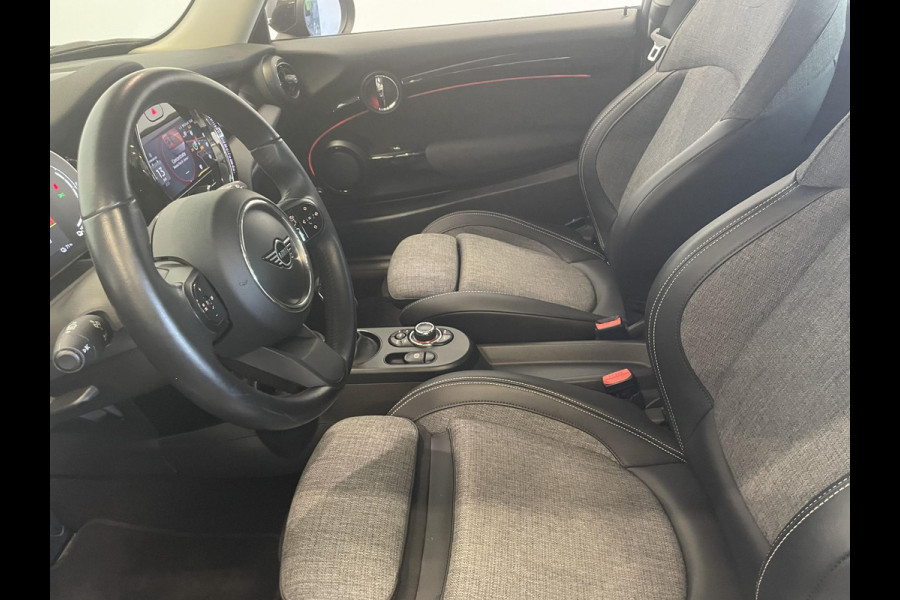 MINI Mini Electric Classic 33 kWh All Black Climate control Cruise control LED Parkeersensoren Achteruitrijcamera