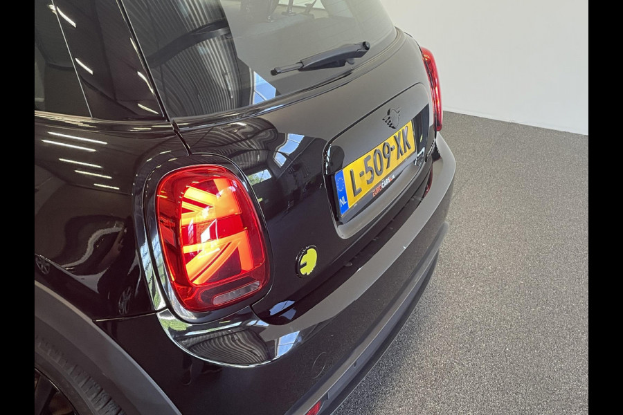 MINI Mini Electric Classic 33 kWh All Black Climate control Cruise control LED Parkeersensoren Achteruitrijcamera