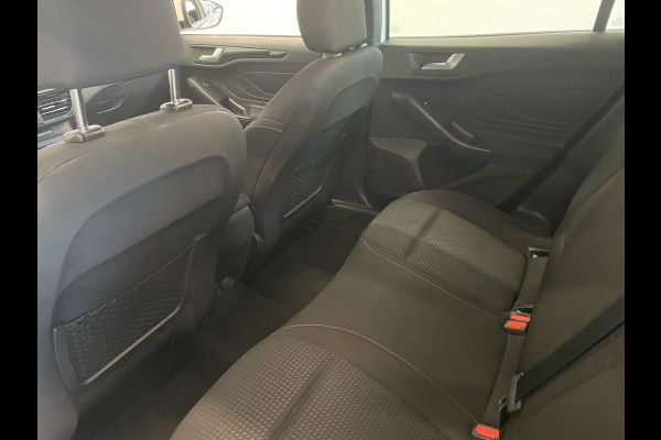 Ford Focus 1.0 Focus 125 PK HB ST-Line Automaat Navigatie Climate control cruise control Carplay LM velgen Parkeersensoren Led Matrix koplampen
