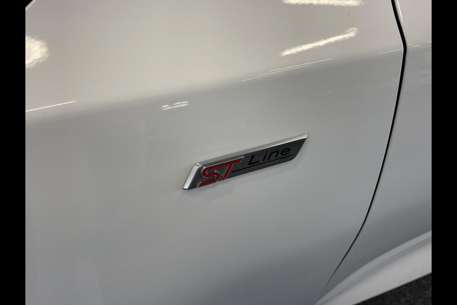 Ford Focus 1.0 Focus 125 PK HB ST-Line Automaat Navigatie Climate control cruise control Carplay LM velgen Parkeersensoren Led Matrix koplampen