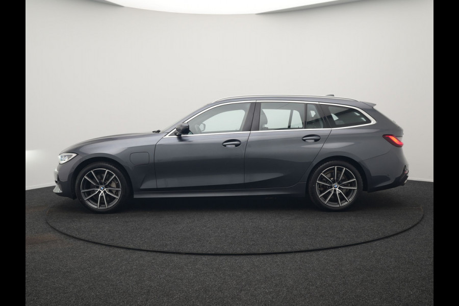 BMW 3 Serie Touring 330e xDrive Sportline Plug In Hybrid 293pk Dealer O.H PHEV | Adaptive Cruise | Laser LED | Head Up | Camera | Lederen Sportstoelen Verwarmd | Keyless | M-Sportstuur Verwarmd | Navigatie | Blis | Virtual | DAB |