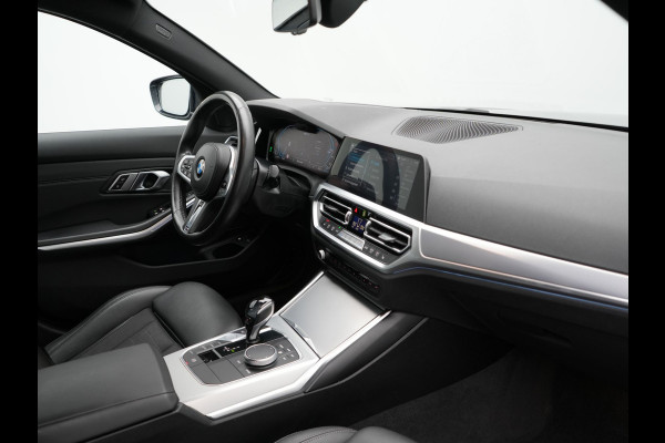 BMW 3 Serie Touring 330e xDrive Sportline Plug In Hybrid 293pk Dealer O.H PHEV | Adaptive Cruise | Laser LED | Head Up | Camera | Lederen Sportstoelen Verwarmd | Keyless | M-Sportstuur Verwarmd | Navigatie | Blis | Virtual | DAB |