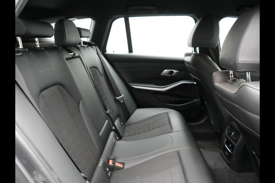 BMW 3 Serie Touring 330e xDrive Sportline Plug In Hybrid 293pk Dealer O.H PHEV | Adaptive Cruise | Laser LED | Head Up | Camera | Lederen Sportstoelen Verwarmd | Keyless | M-Sportstuur Verwarmd | Navigatie | Blis | Virtual | DAB |