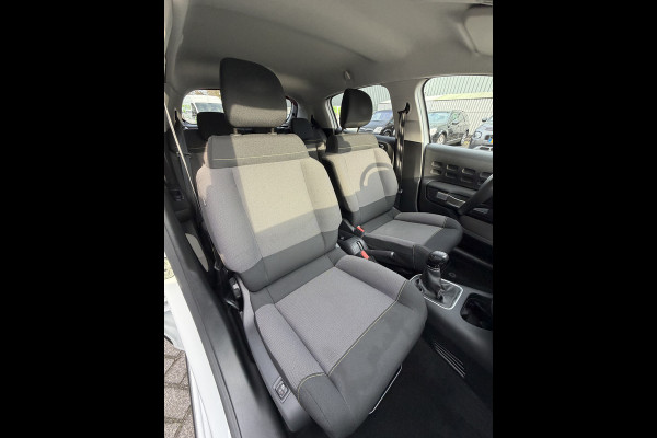 Citroën C3 82pk Shine (Trekhaak - Stoelverwarming - Camera - Navigatie via App - Automatische Airco - Parkeersensoren)