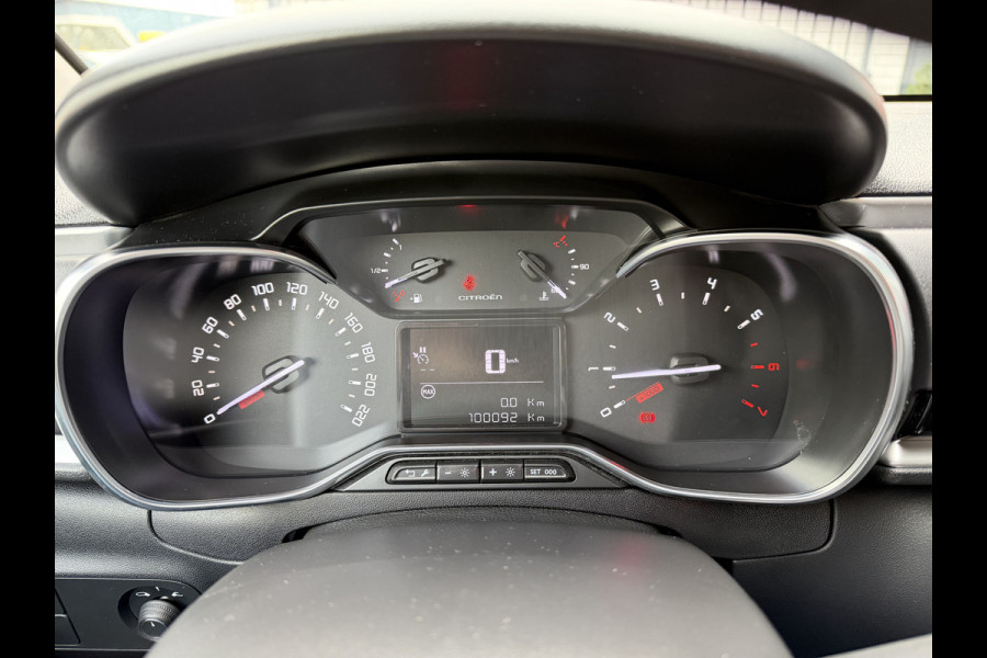 Citroën C3 82pk Shine (Trekhaak - Stoelverwarming - Camera - Navigatie via App - Automatische Airco - Parkeersensoren)