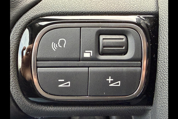 Citroën C3 82pk Shine (Trekhaak - Stoelverwarming - Camera - Navigatie via App - Automatische Airco - Parkeersensoren)