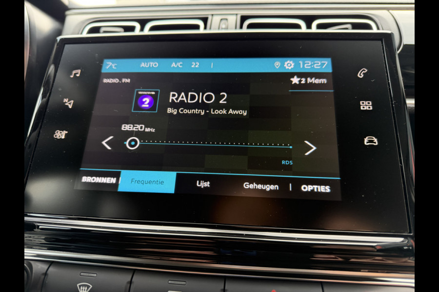 Citroën C3 82pk Shine (Trekhaak - Stoelverwarming - Camera - Navigatie via App - Automatische Airco - Parkeersensoren)