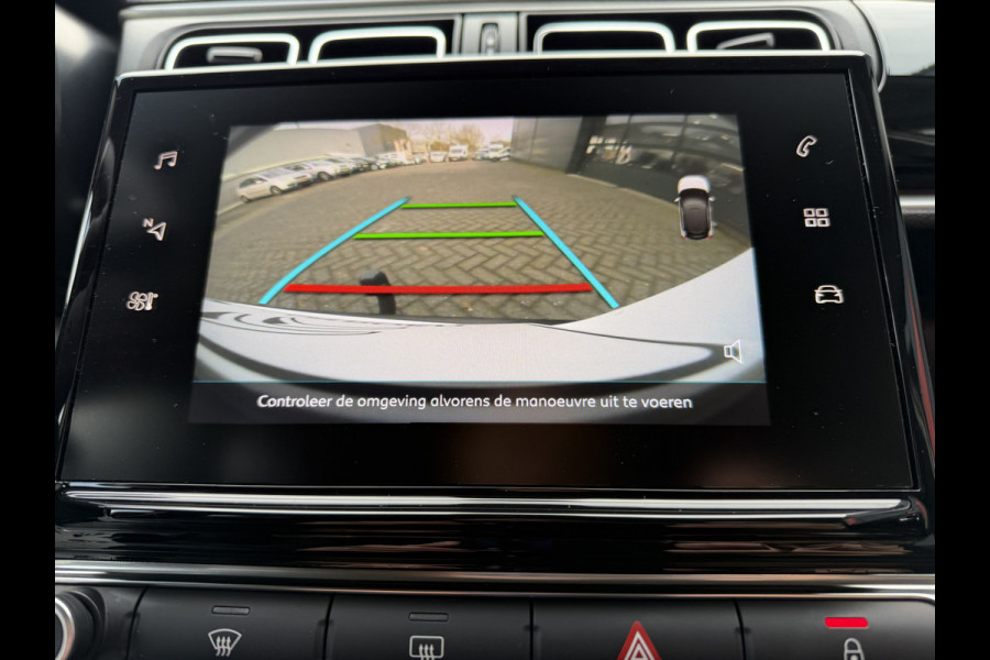 Citroën C3 82pk Shine (Trekhaak - Stoelverwarming - Camera - Navigatie via App - Automatische Airco - Parkeersensoren)