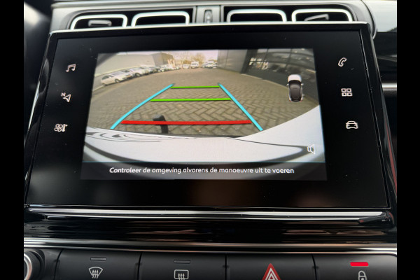 Citroën C3 82pk Shine (Trekhaak - Stoelverwarming - Camera - Navigatie via App - Automatische Airco - Parkeersensoren)
