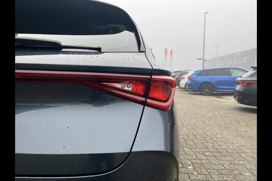 CUPRA Leon Sportstourer 1.4 e-Hybrid Business | Stoelverwarming |  Adaptieve cruisecontrol (ACC) | Achteruitrijcamera | Navigatiesysteem | LM Winterset! |