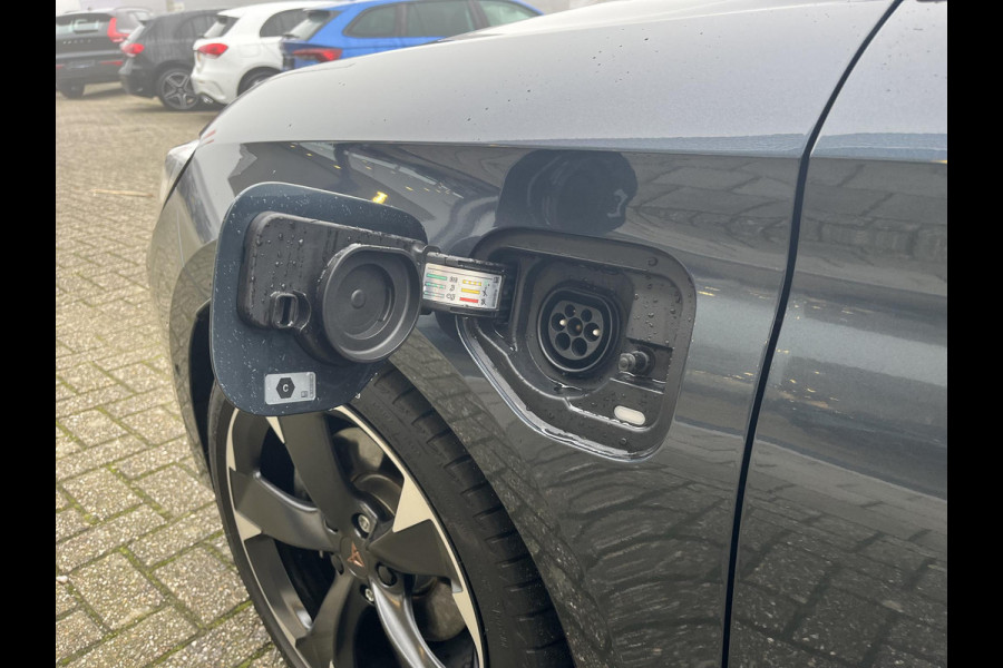 CUPRA Leon Sportstourer 1.4 e-Hybrid Business | Stoelverwarming |  Adaptieve cruisecontrol (ACC) | Achteruitrijcamera | Navigatiesysteem | LM Winterset! |