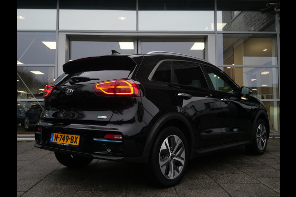 Kia e-Niro ExecutiveLine 64 kWh | Cruise | Clima | Camera | Carplay | Navi | Schuif-kanteldak | Stoelverwarming-ventilatie | Keyless |