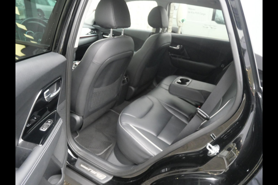 Kia e-Niro ExecutiveLine 64 kWh | Cruise | Clima | Camera | Carplay | Navi | Schuif-kanteldak | Stoelverwarming-ventilatie | Keyless |