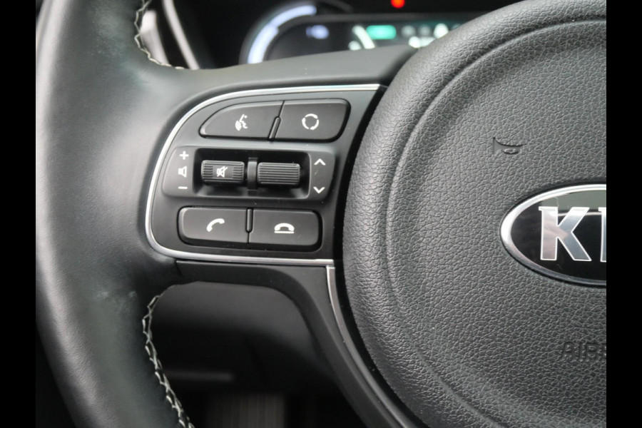 Kia e-Niro ExecutiveLine 64 kWh | Cruise | Clima | Camera | Carplay | Navi | Schuif-kanteldak | Stoelverwarming-ventilatie | Keyless |