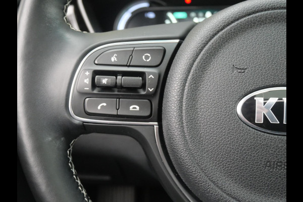 Kia e-Niro ExecutiveLine 64 kWh | Cruise | Clima | Camera | Carplay | Navi | Schuif-kanteldak | Stoelverwarming-ventilatie | Keyless |