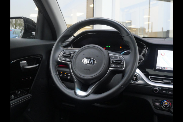 Kia e-Niro ExecutiveLine 64 kWh | Cruise | Clima | Camera | Carplay | Navi | Schuif-kanteldak | Stoelverwarming-ventilatie | Keyless |