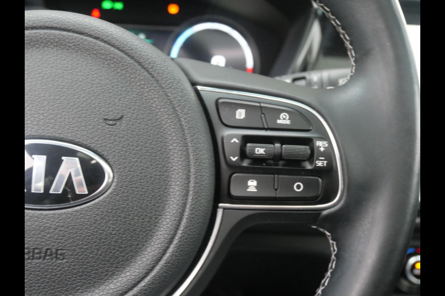 Kia e-Niro ExecutiveLine 64 kWh | Cruise | Clima | Camera | Carplay | Navi | Schuif-kanteldak | Stoelverwarming-ventilatie | Keyless |