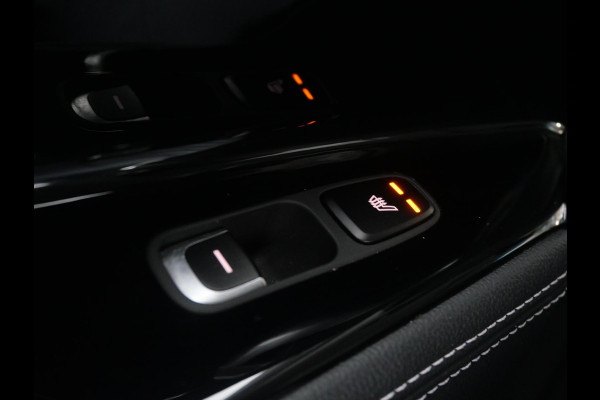 Kia e-Niro ExecutiveLine 64 kWh | Cruise | Clima | Camera | Carplay | Navi | Schuif-kanteldak | Stoelverwarming-ventilatie | Keyless |