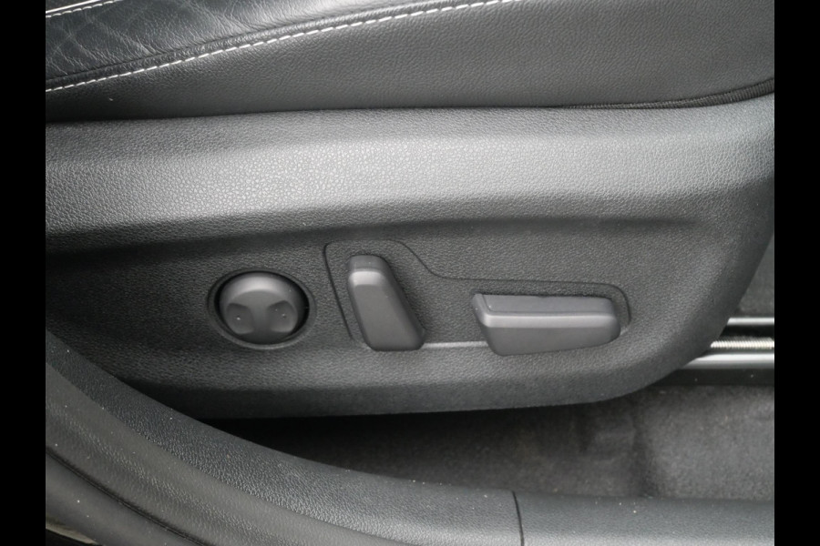 Kia e-Niro ExecutiveLine 64 kWh | Cruise | Clima | Camera | Carplay | Navi | Schuif-kanteldak | Stoelverwarming-ventilatie | Keyless |