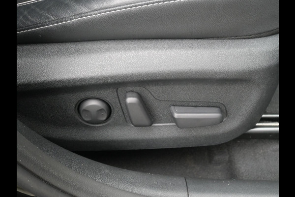 Kia e-Niro ExecutiveLine 64 kWh | Cruise | Clima | Camera | Carplay | Navi | Schuif-kanteldak | Stoelverwarming-ventilatie | Keyless |