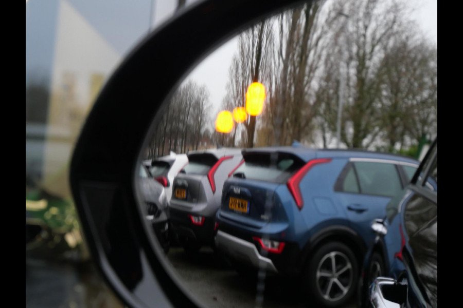 Kia e-Niro ExecutiveLine 64 kWh | Cruise | Clima | Camera | Carplay | Navi | Schuif-kanteldak | Stoelverwarming-ventilatie | Keyless |