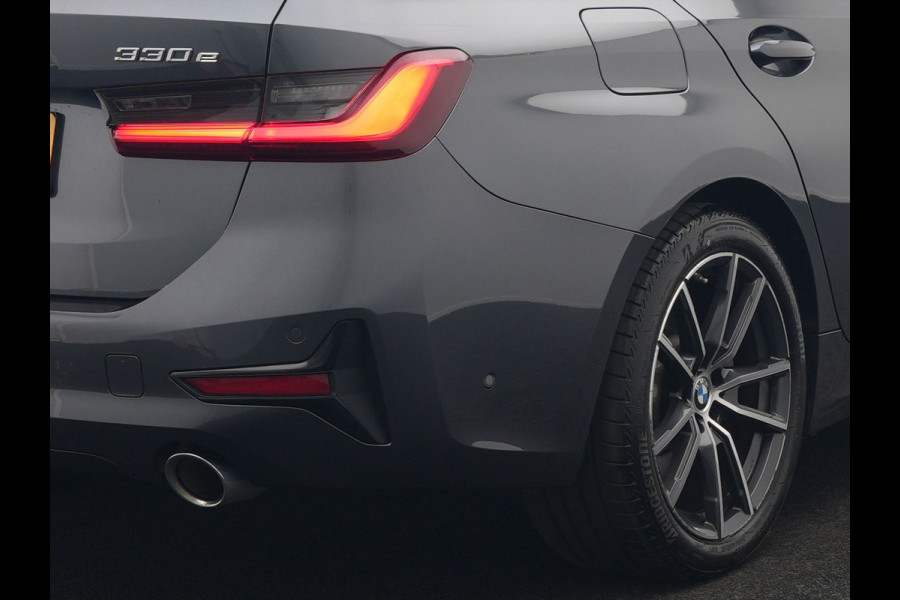 BMW 3 Serie Touring 330e xDrive Sportline Plug In Hybrid 293pk Dealer O.H PHEV | Adaptive Cruise | Laser LED | Head Up | Camera | Lederen Sportstoelen Verwarmd | Keyless | M-Sportstuur Verwarmd | Navigatie | Blis | Virtual | DAB |