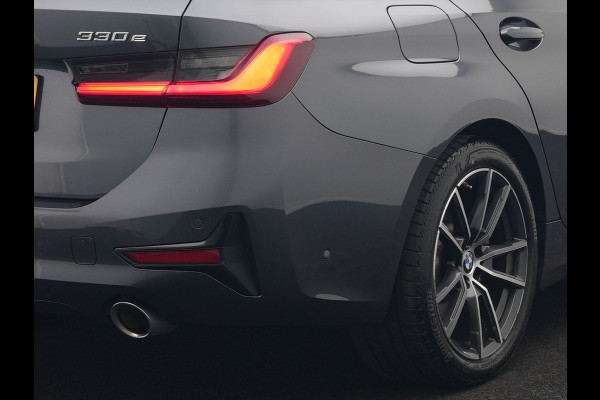 BMW 3 Serie Touring 330e xDrive Sportline Plug In Hybrid 293pk Dealer O.H PHEV | Adaptive Cruise | Laser LED | Head Up | Camera | Lederen Sportstoelen Verwarmd | Keyless | M-Sportstuur Verwarmd | Navigatie | Blis | Virtual | DAB |