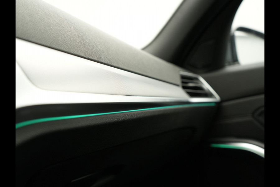 BMW 3 Serie Touring 330e xDrive Sportline Plug In Hybrid 293pk Dealer O.H PHEV | Adaptive Cruise | Laser LED | Head Up | Camera | Lederen Sportstoelen Verwarmd | Keyless | M-Sportstuur Verwarmd | Navigatie | Blis | Virtual | DAB |