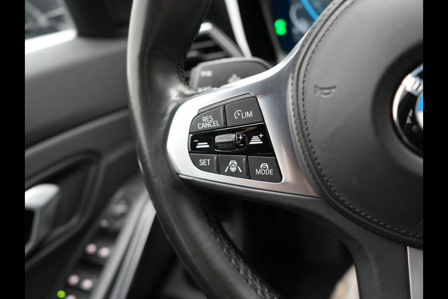 BMW 3 Serie Touring 330e xDrive Sportline Plug In Hybrid 293pk Dealer O.H PHEV | Adaptive Cruise | Laser LED | Head Up | Camera | Lederen Sportstoelen Verwarmd | Keyless | M-Sportstuur Verwarmd | Navigatie | Blis | Virtual | DAB |