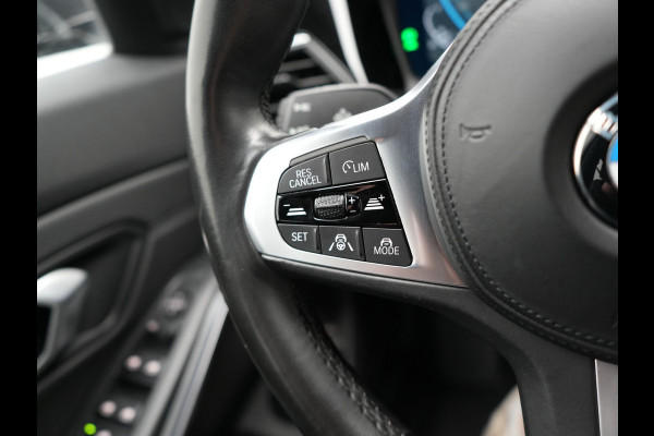 BMW 3 Serie Touring 330e xDrive Sportline Plug In Hybrid 293pk Dealer O.H PHEV | Adaptive Cruise | Laser LED | Head Up | Camera | Lederen Sportstoelen Verwarmd | Keyless | M-Sportstuur Verwarmd | Navigatie | Blis | Virtual | DAB |
