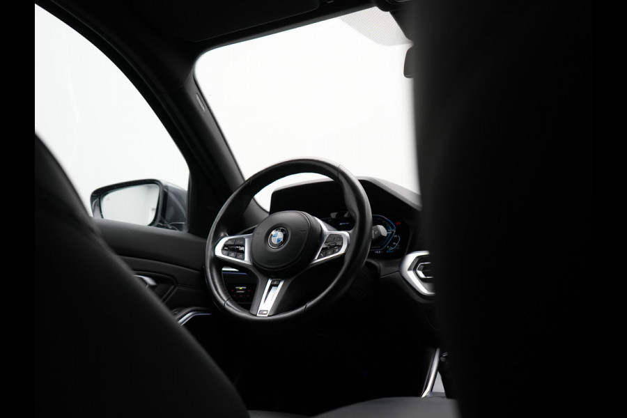 BMW 3 Serie Touring 330e xDrive Sportline Plug In Hybrid 293pk Dealer O.H PHEV | Adaptive Cruise | Laser LED | Head Up | Camera | Lederen Sportstoelen Verwarmd | Keyless | M-Sportstuur Verwarmd | Navigatie | Blis | Virtual | DAB |