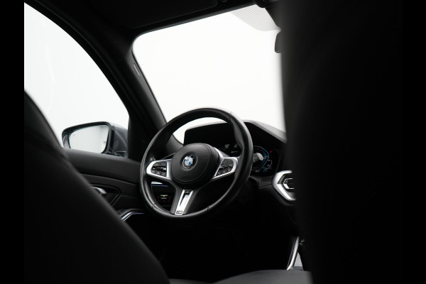 BMW 3 Serie Touring 330e xDrive Sportline Plug In Hybrid 293pk Dealer O.H PHEV | Adaptive Cruise | Laser LED | Head Up | Camera | Lederen Sportstoelen Verwarmd | Keyless | M-Sportstuur Verwarmd | Navigatie | Blis | Virtual | DAB |