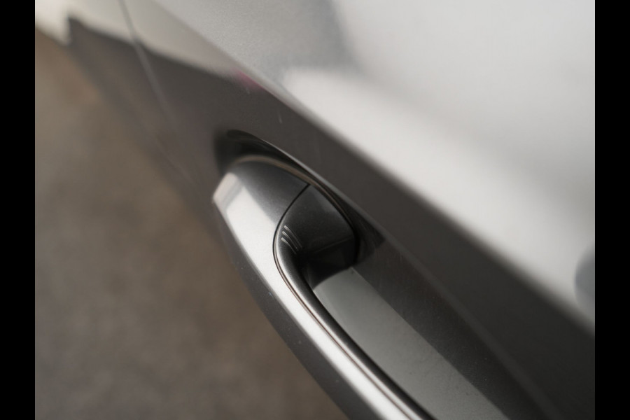 BMW 3 Serie Touring 330e xDrive Sportline Plug In Hybrid 293pk Dealer O.H PHEV | Adaptive Cruise | Laser LED | Head Up | Camera | Lederen Sportstoelen Verwarmd | Keyless | M-Sportstuur Verwarmd | Navigatie | Blis | Virtual | DAB |