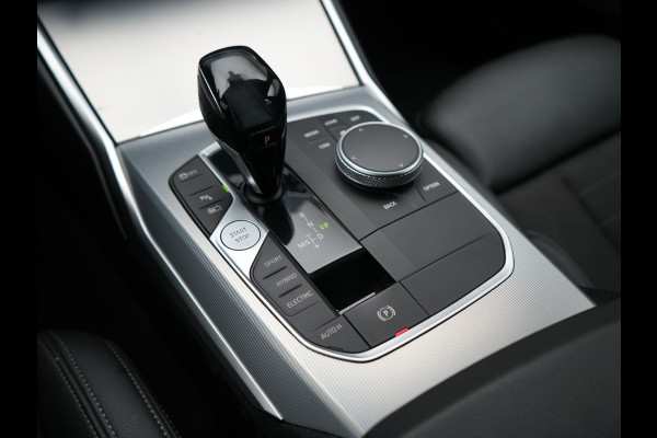 BMW 3 Serie Touring 330e xDrive Sportline Plug In Hybrid 293pk Dealer O.H PHEV | Adaptive Cruise | Laser LED | Head Up | Camera | Lederen Sportstoelen Verwarmd | Keyless | M-Sportstuur Verwarmd | Navigatie | Blis | Virtual | DAB |