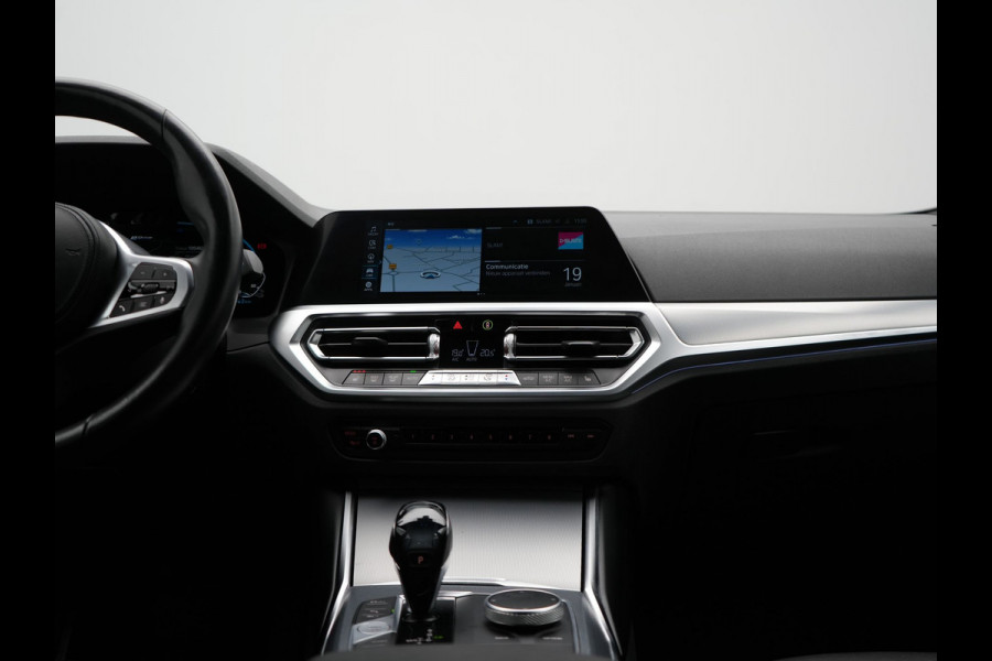 BMW 3 Serie Touring 330e xDrive Sportline Plug In Hybrid 293pk Dealer O.H PHEV | Adaptive Cruise | Laser LED | Head Up | Camera | Lederen Sportstoelen Verwarmd | Keyless | M-Sportstuur Verwarmd | Navigatie | Blis | Virtual | DAB |