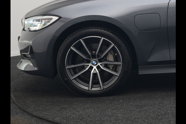 BMW 3 Serie Touring 330e xDrive Sportline Plug In Hybrid 293pk Dealer O.H PHEV | Adaptive Cruise | Laser LED | Head Up | Camera | Lederen Sportstoelen Verwarmd | Keyless | M-Sportstuur Verwarmd | Navigatie | Blis | Virtual | DAB |