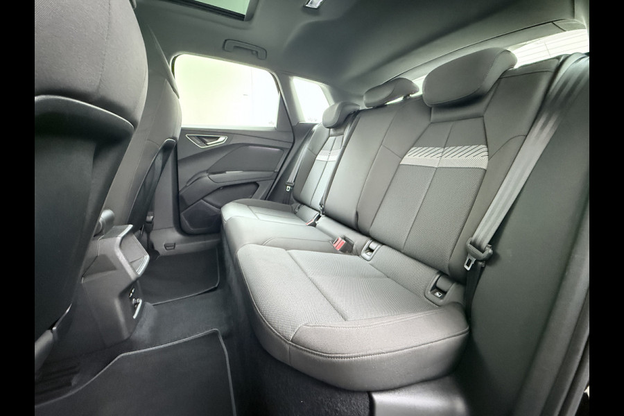 Audi Q4 e-tron L.E. Pano-dak-Schuifdak Camera Adap.Cruise W-pomp Navi-Plus Sportst.+Verwarmd PDC-a+v Matrix Led Advanced Plus Lmv 19" Elek.Achterklep Virtual Cockpit E-Call Bordherkenning Audi Connect +Phone-Box Keyless-Go A-Licht-Dynamisch S.O.H. 92% 1e Eigenaar Origineel Nederlandse Auto €56.174,- Nieuwprijs