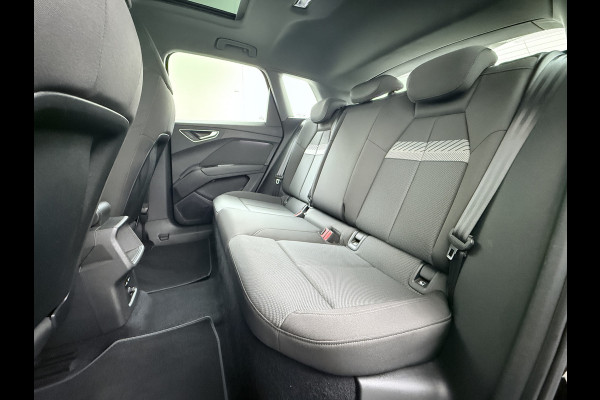 Audi Q4 e-tron L.E. Pano-dak-Schuifdak Camera Adap.Cruise W-pomp Navi-Plus Sportst.+Verwarmd PDC-a+v Matrix Led Advanced Plus Lmv 19" Elek.Achterklep Virtual Cockpit E-Call Bordherkenning Audi Connect +Phone-Box Keyless-Go A-Licht-Dynamisch S.O.H. 92% 1e Eigenaar Origineel Nederlandse Auto €56.174,- Nieuwprijs