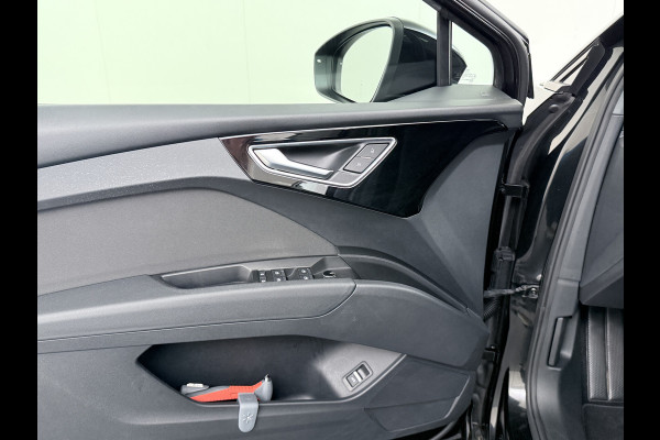 Audi Q4 e-tron L.E. Pano-dak-Schuifdak Camera Adap.Cruise W-pomp Navi-Plus Sportst.+Verwarmd PDC-a+v Matrix Led Advanced Plus Lmv 19" Elek.Achterklep Virtual Cockpit E-Call Bordherkenning Audi Connect +Phone-Box Keyless-Go A-Licht-Dynamisch S.O.H. 92% 1e Eigenaar Origineel Nederlandse Auto €56.174,- Nieuwprijs