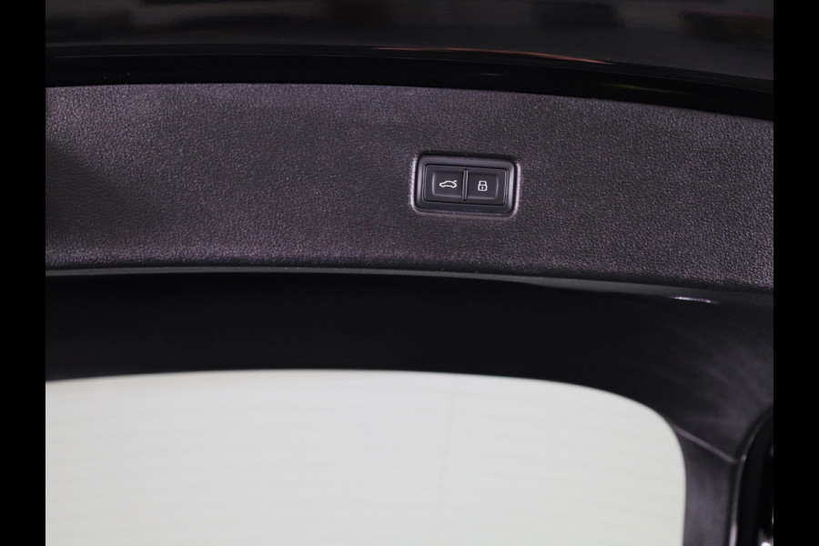 Audi Q5 Sportback 50 TFSI e S edition 299pk | Panoramadak | Trekhaak | Verwarmbare voorstoelen | Adpatieve cruise controle | Matrix koplampen | Navigatie