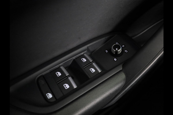Audi Q5 Sportback 50 TFSI e S edition 299pk | Panoramadak | Trekhaak | Verwarmbare voorstoelen | Adpatieve cruise controle | Matrix koplampen | Navigatie