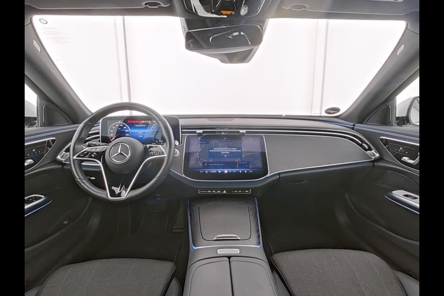 Mercedes-Benz E-Klasse Estate 300 e Luxury Line Plug-In Hybride Trekhaak | Rijassistentiepakket plus | Parkeerpakket met 360°-camera | Distronic | Sfeerverlichting. Inclusief 24 maanden MB Certified garantie voor Europa.
