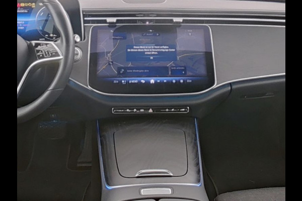 Mercedes-Benz E-Klasse Estate 300 e Luxury Line Plug-In Hybride Trekhaak | Rijassistentiepakket plus | Parkeerpakket met 360°-camera | Distronic | Sfeerverlichting. Inclusief 24 maanden MB Certified garantie voor Europa.